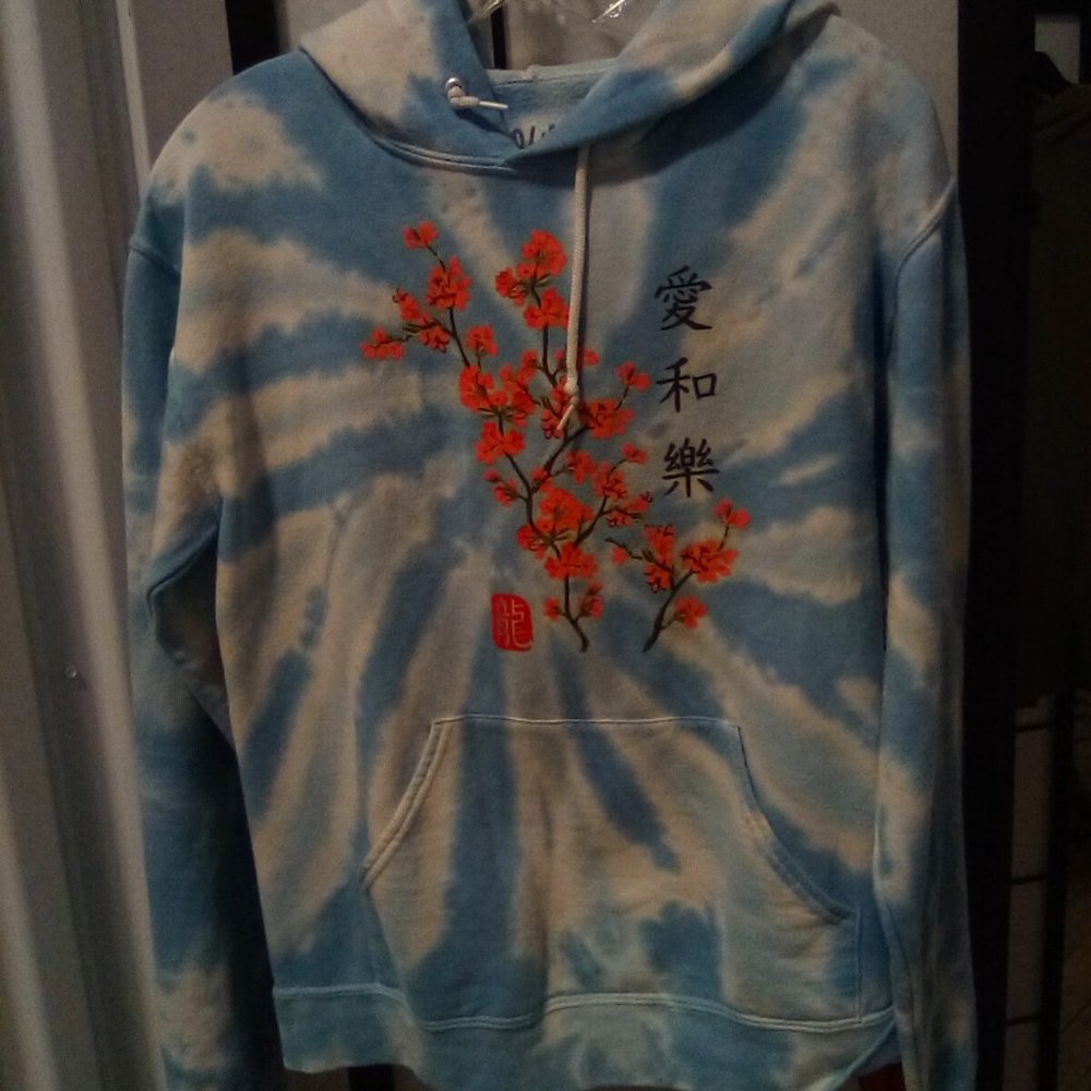 Bowery floral print sweatshirt.  Hoodie. Size small. Great details and condition